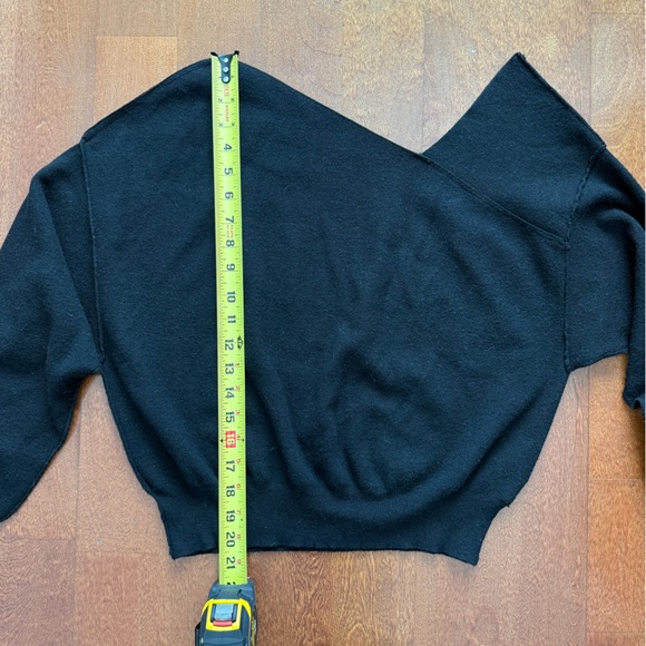 Line & Dot FAVORITE OFF SHOULDER SWEATER - Picture 9 of 11